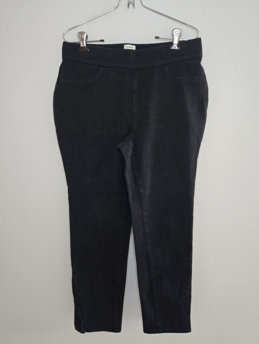 L.L. Bean classic fit straight leg pull on stretchy jeans in black/grey, new